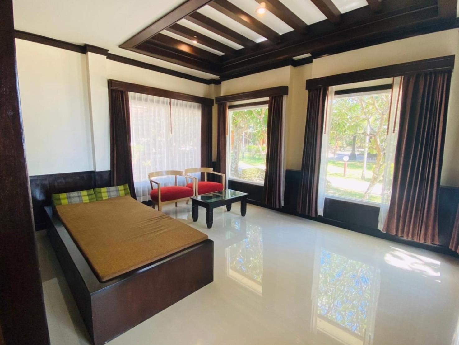 Beach Bungalow At Lanta Resort Koh Lanta Bagian luar foto