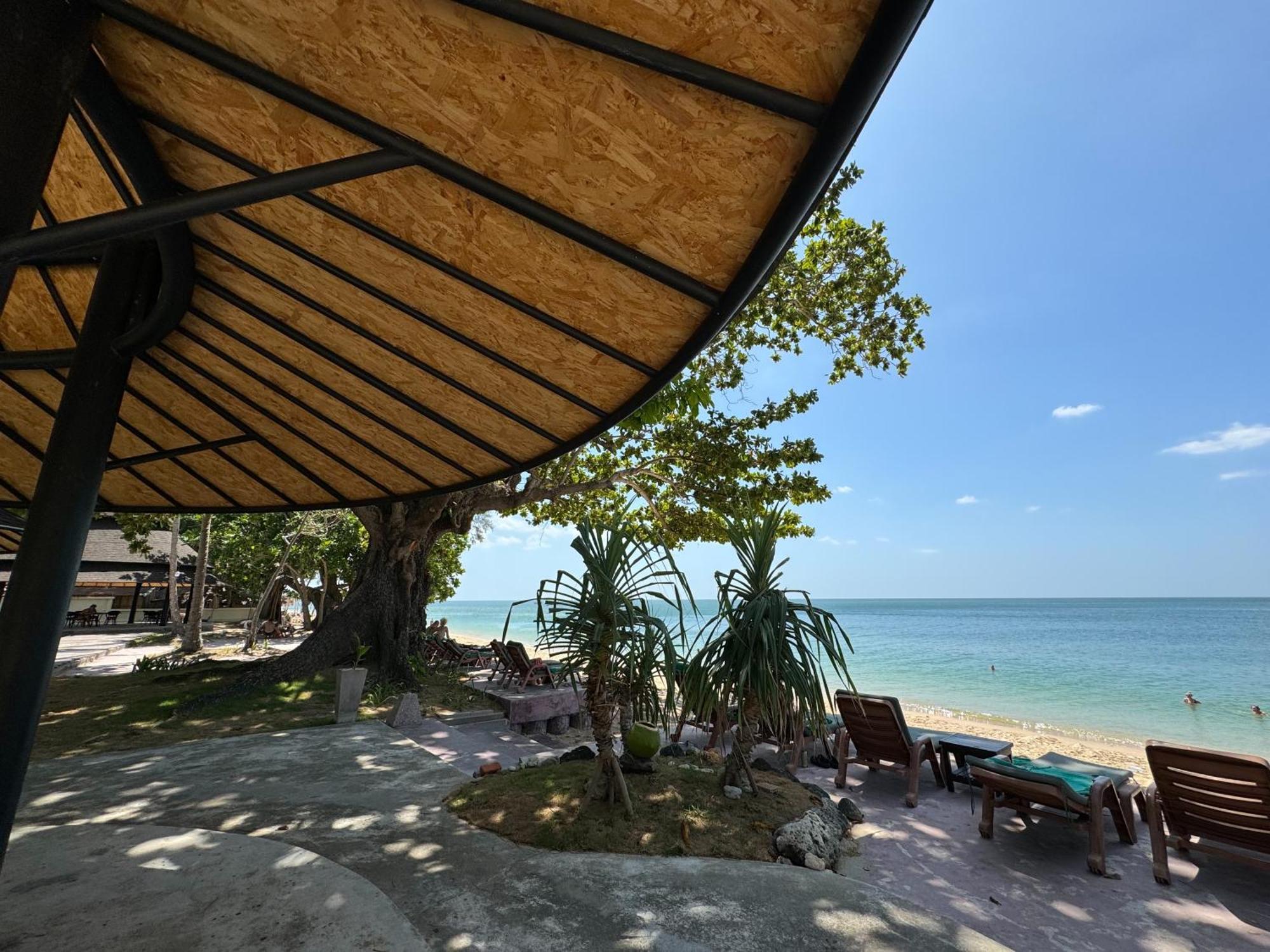Beach Bungalow At Lanta Resort Koh Lanta Bagian luar foto