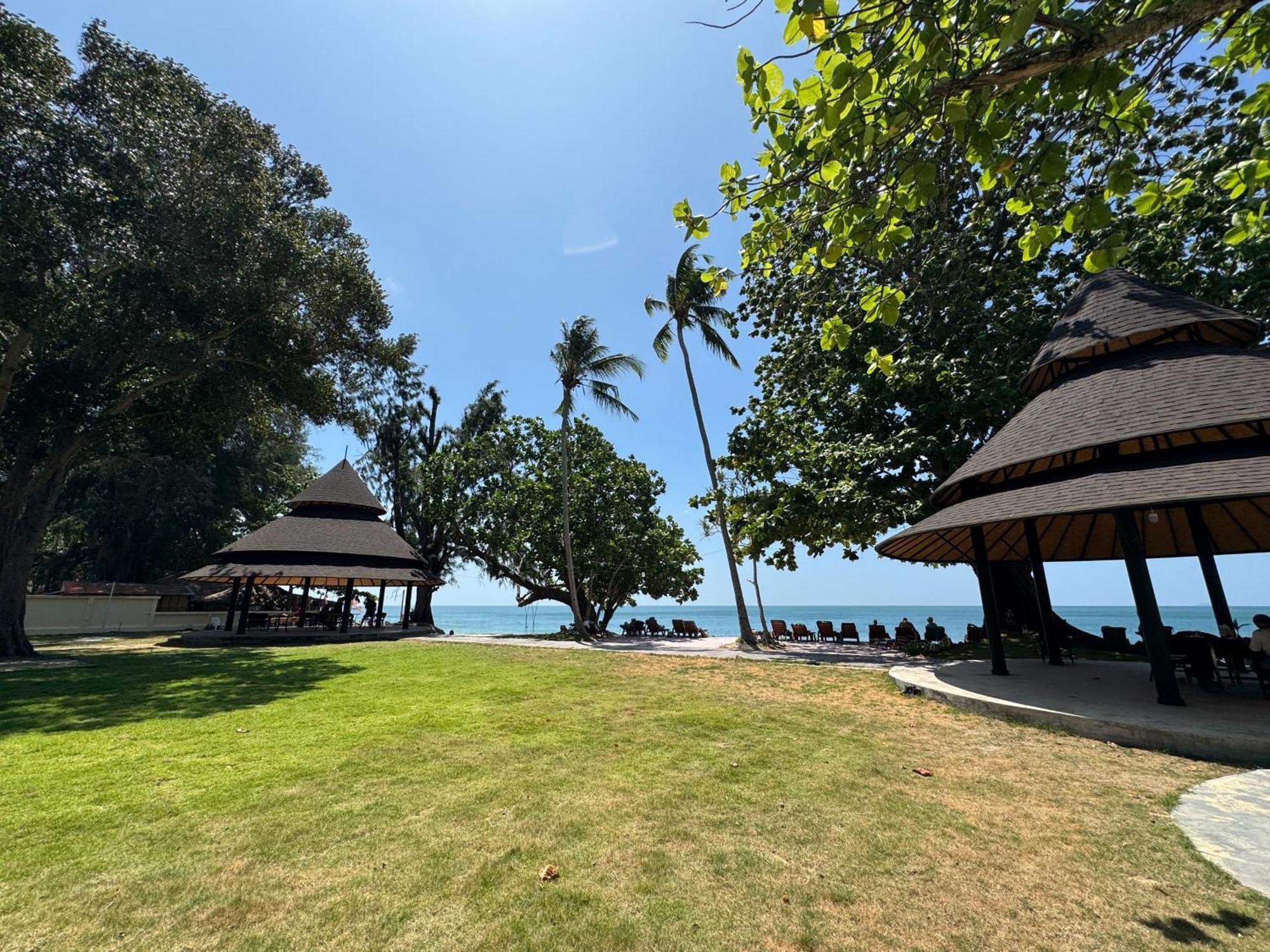 Beach Bungalow At Lanta Resort Koh Lanta Bagian luar foto