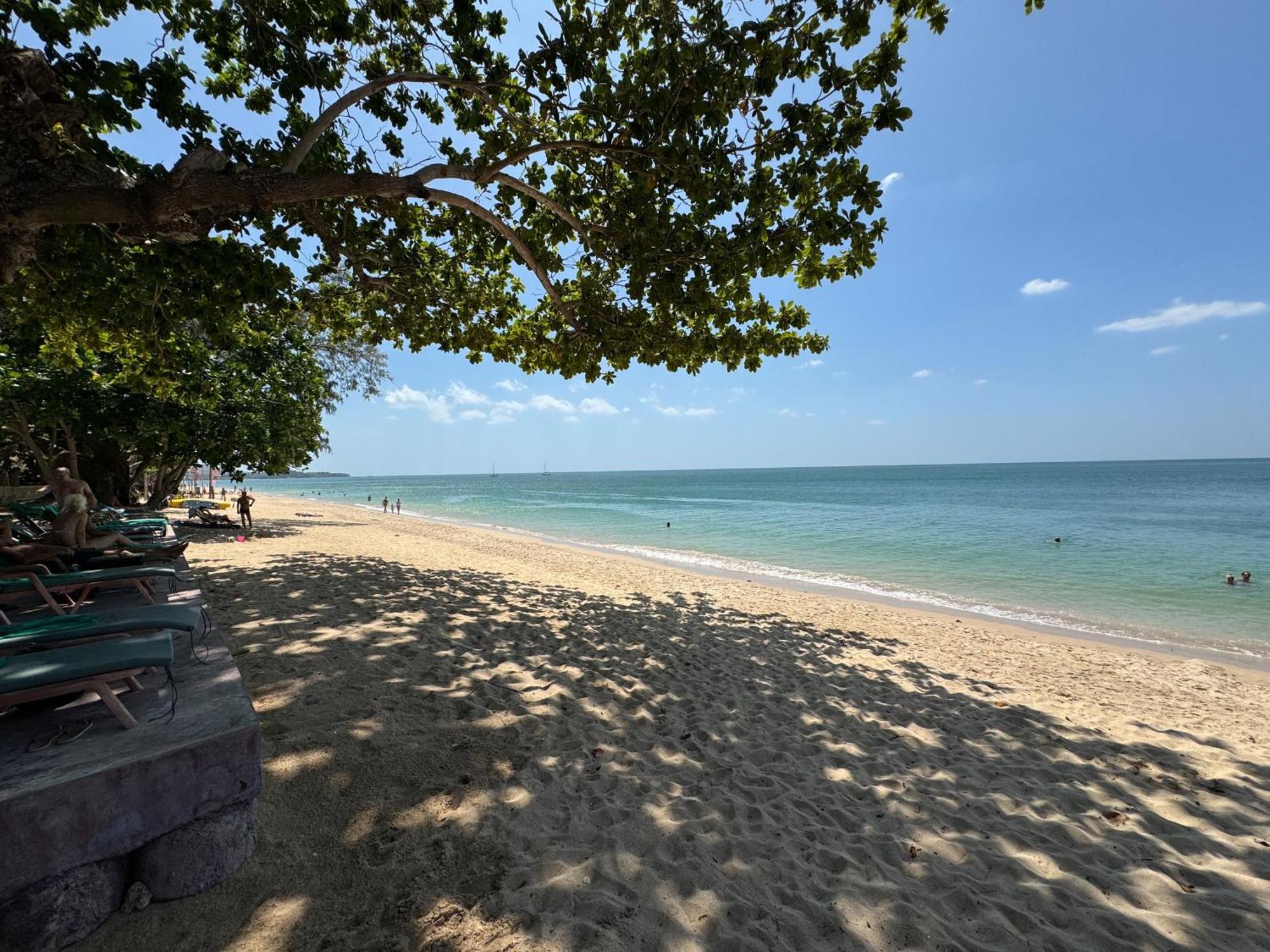 Beach Bungalow At Lanta Resort Koh Lanta Bagian luar foto