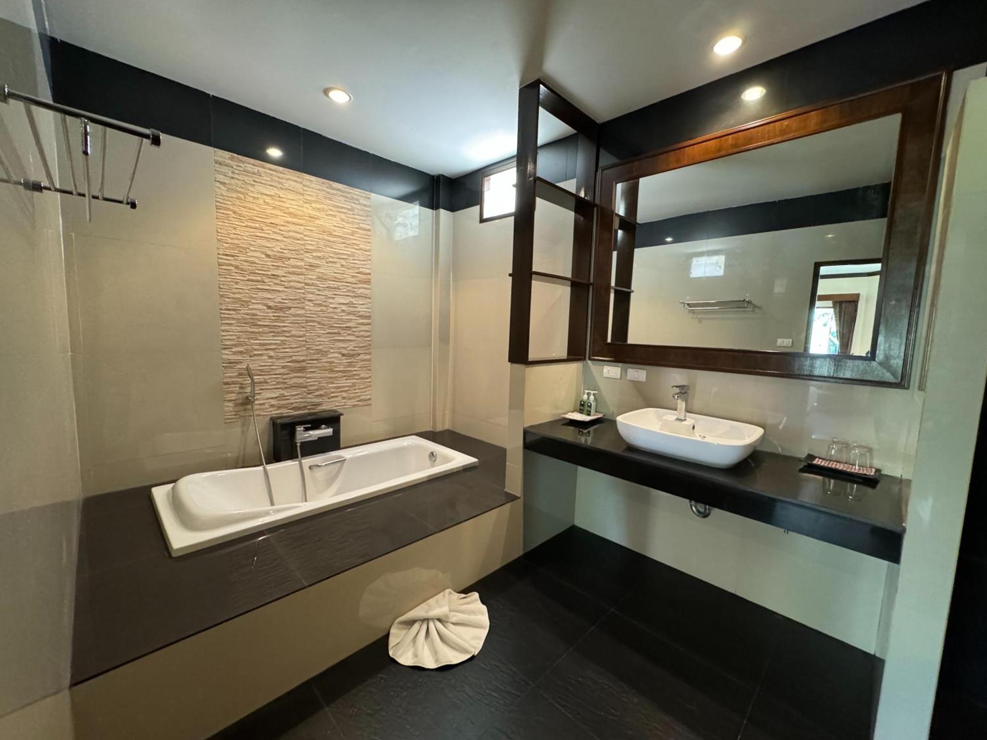 Beach Bungalow At Lanta Resort Koh Lanta Bagian luar foto