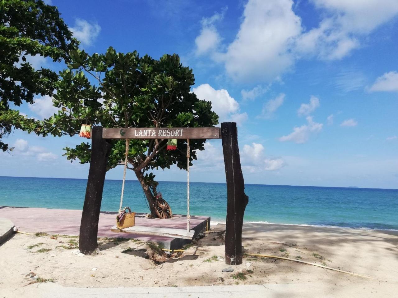 Beach Bungalow At Lanta Resort Koh Lanta Bagian luar foto