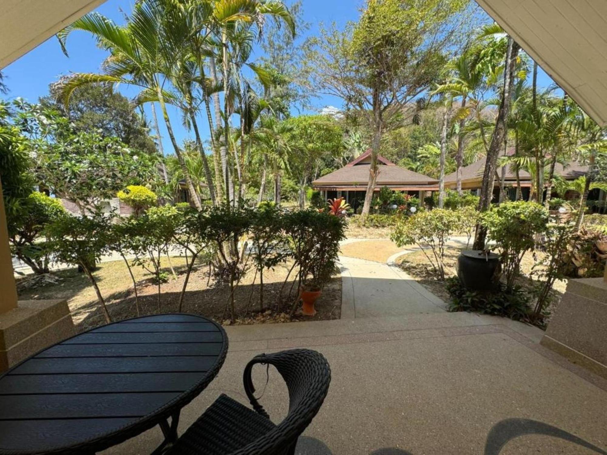 Beach Bungalow At Lanta Resort Koh Lanta Bagian luar foto