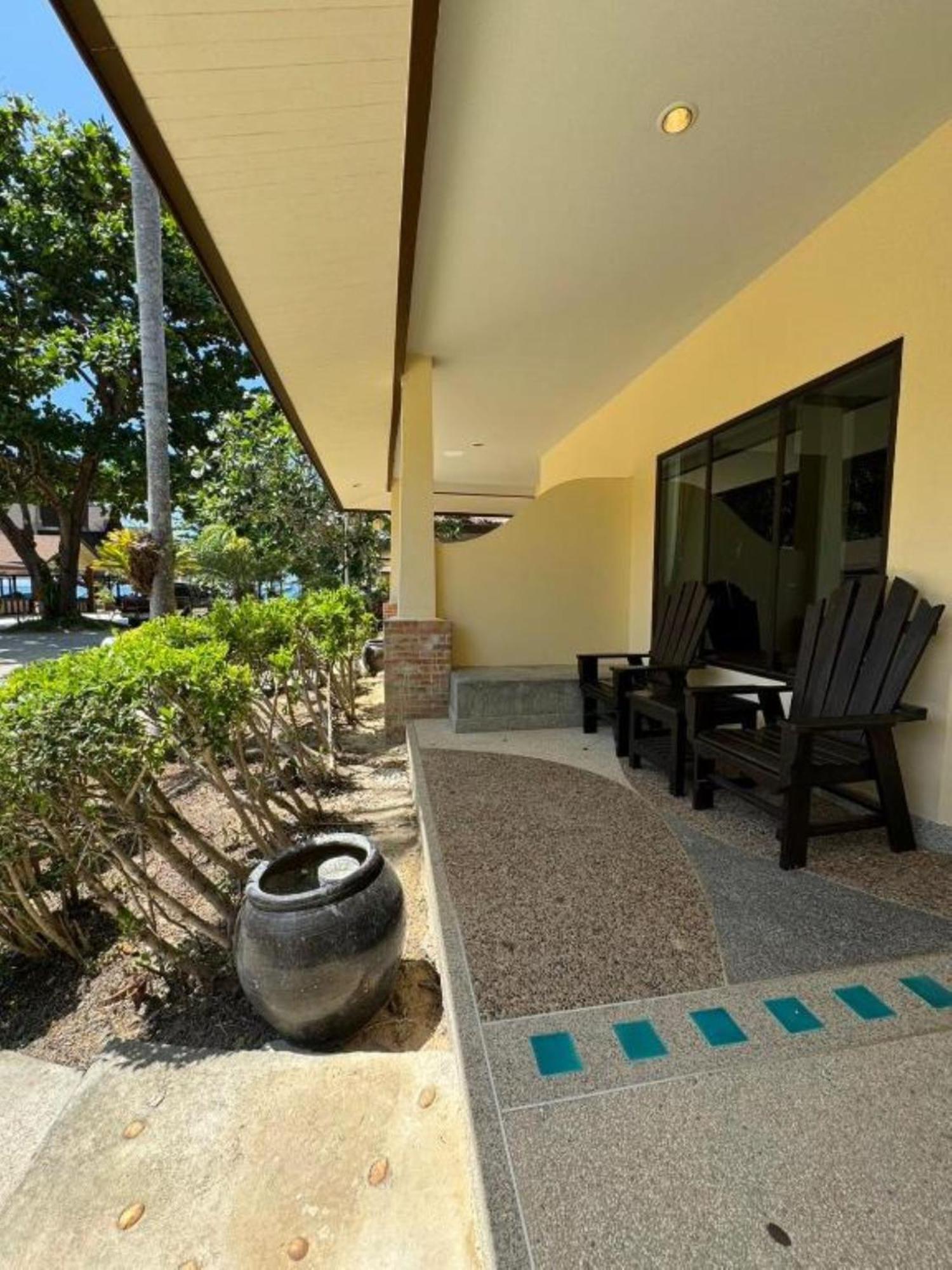 Beach Bungalow At Lanta Resort Koh Lanta Bagian luar foto