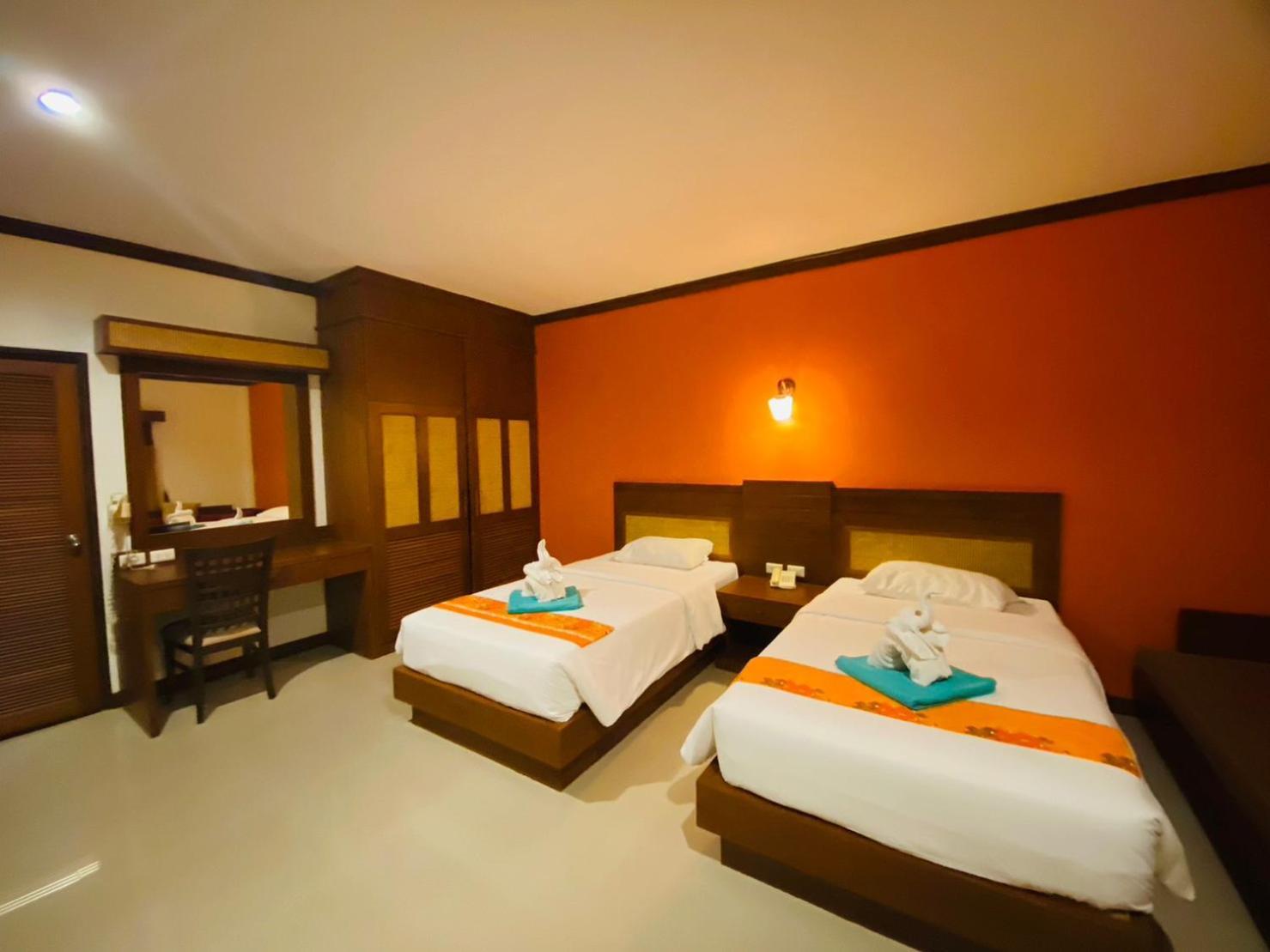 Beach Bungalow At Lanta Resort Koh Lanta Bagian luar foto