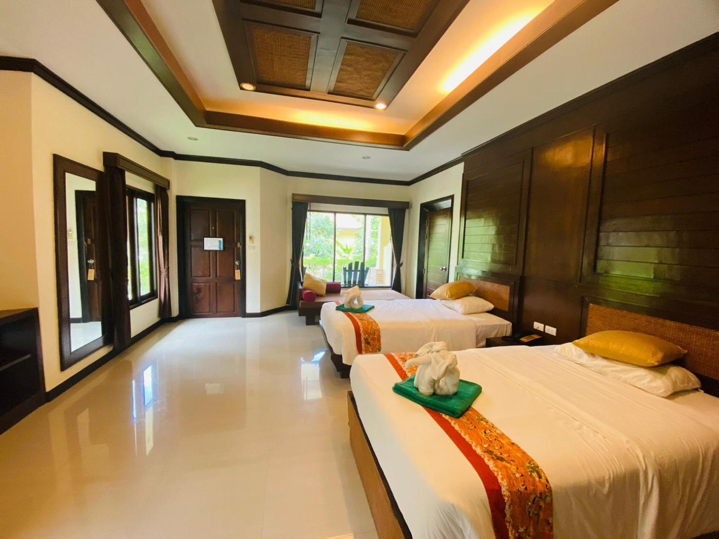 Beach Bungalow At Lanta Resort Koh Lanta Bagian luar foto